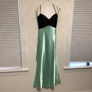 Beautiful Jessica McClintock prom dress size 3